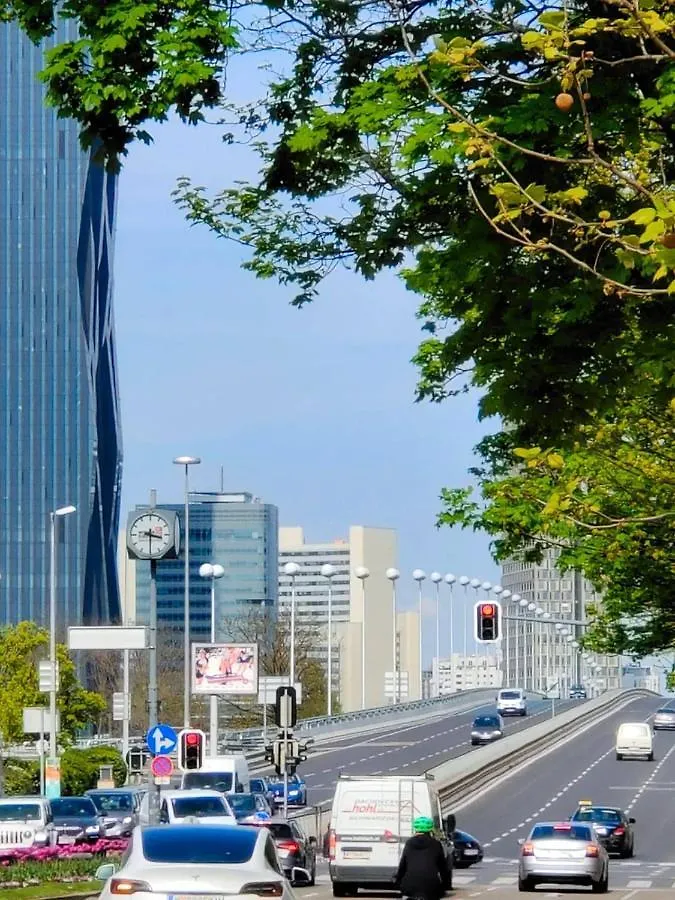 Daire Center ! 2 Stops From The City Center! Viyana Avusturya